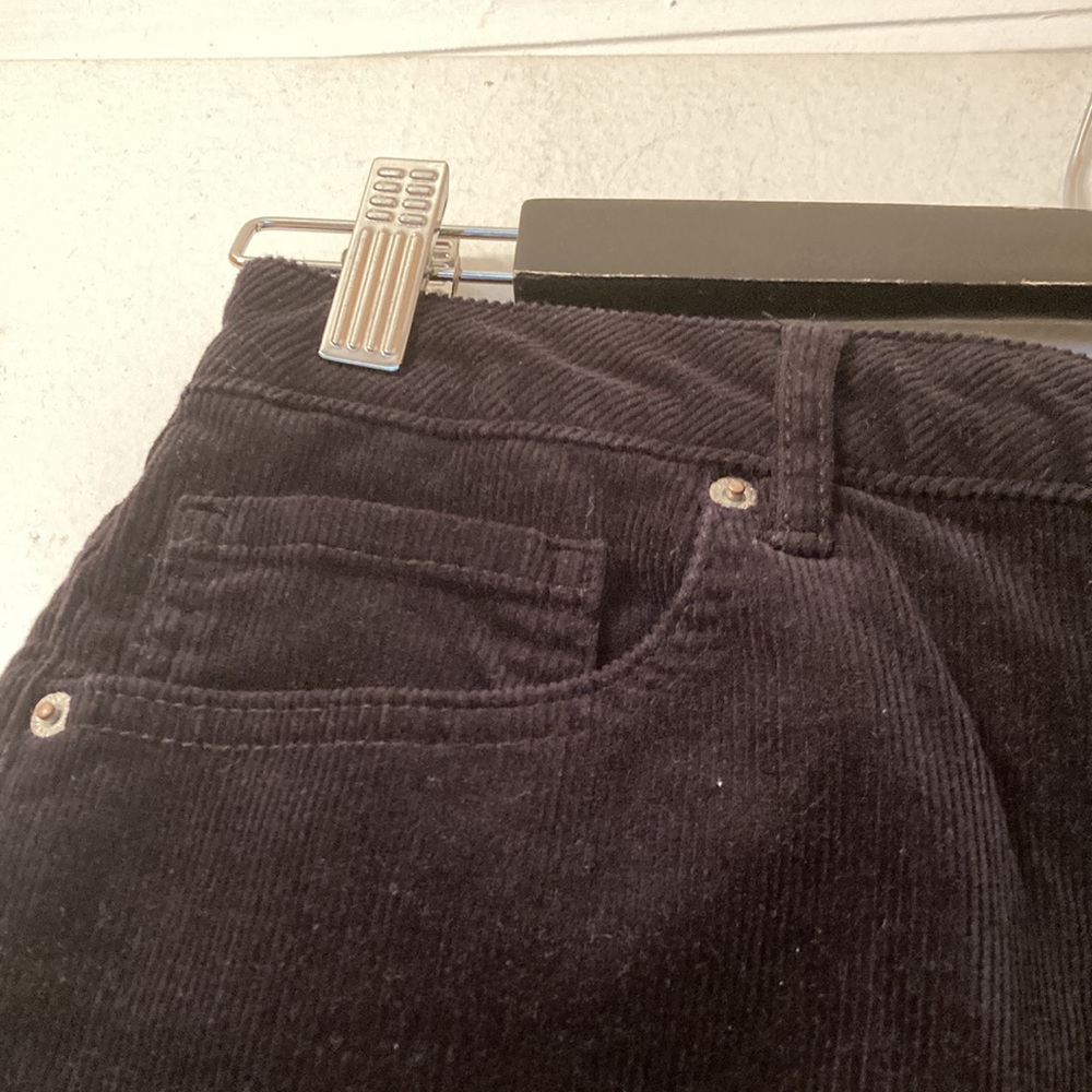 Forever 21 black corduroy cuffed shorts - Picture 2 of 7